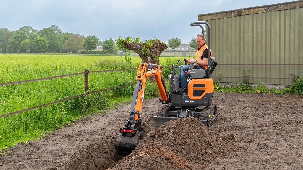DEVELON DX10Z-7 (c) photo Roel and Hilderson