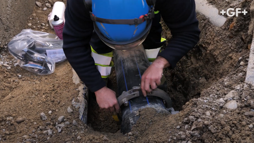 To assist installers in maintaining a consistent wall thickness removal, GF Piping Systems recommends using a rotary peeler with 0.01mm precision, as shown in the image.